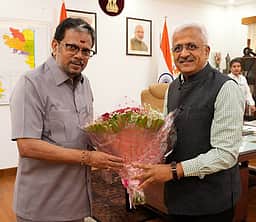 துணைநிலை ஆளுநருடன்
நீதி ஆயோக் உறுப்பினா் சந்திப்பு