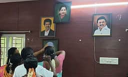 முன்னாள் முதல்வர்களின் படங்களை வைக்க போட்டா போட்டி... தேனி நகர்மன்ற கூட்ட அரங்கில் பரபரப்பு!