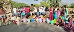 மணப்பாறை அருகே இரு வேறு இடங்களில் குடிநீா் கேட்டு மறியல்