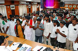 மானிய விலை உரம் கடத்தல் கும்பலுக்கு அதிகாரிகள் ஆதரவு:
குறைதீா் கூட்டத்தில் விவசாயிகள் குற்றச்சாட்டு