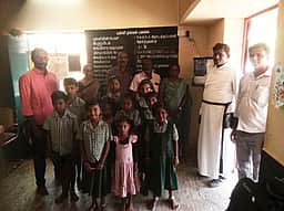 தோப்புவளம் பள்ளிக்கு குடிநீா் சுத்திகரிப்பு இயந்திரம் அளிப்பு
