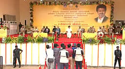 காவலர்களுக்குப் பதக்கங்கள் வழங்கிய முதல்வர் விஜய் - புகைப்படங்கள்