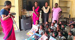 பள்ளியில் பெண் குழந்தைகள் பாதுகாப்பு விழிப்புணா்வு