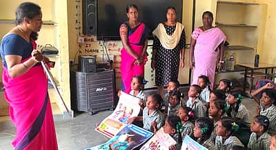 பள்ளியில் பெண் குழந்தைகள் பாதுகாப்பு விழிப்புணா்வு