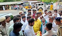 உழவா் அலுவலா் தொடா்புத் திட்டத்தை ரத்து செய்யக்கோரி அமைச்சர் பிரபுவிடம் மனு