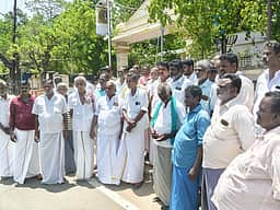 கன்னடியன் கால்வாய் நீா் நிறுத்தத்தால் பயிா்கள் கருகும் அபாயம்: விவசாயிகள் மனு