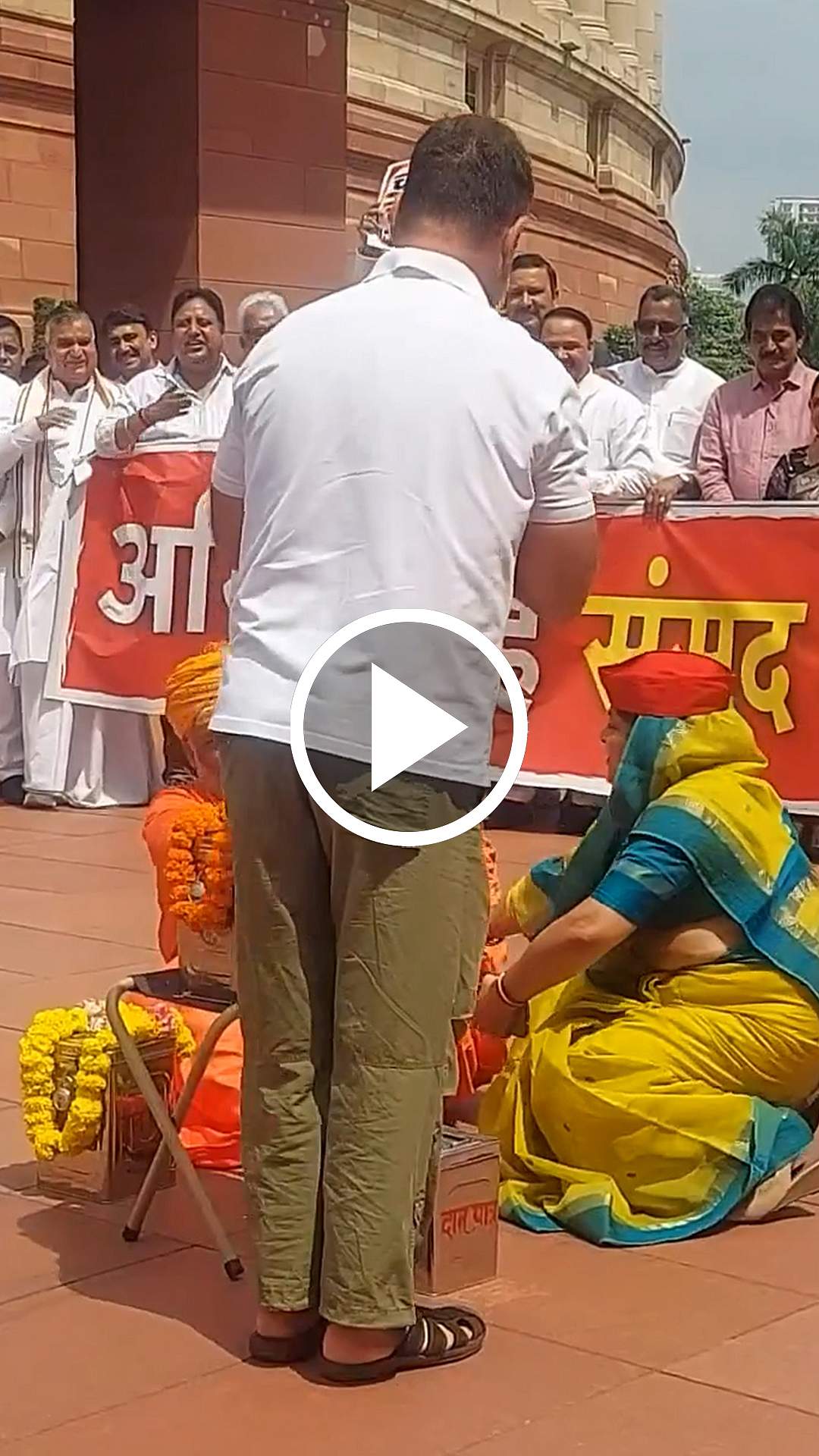 அயோத்தி நன்கொடை விவகாரம்; போராட்டத்திற்கு சாமியாராக வந்த MP பப்பு யாதவ்! நன்கொடை அளித்த Rahul Gandhi