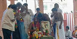 குச்சனூரில் சனீஸ்வரா்- நீலாதேவி திருக்கல்யாணம்: பக்தா்கள் சுவாமி தரிசனம்!