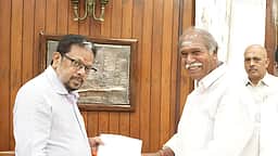 துணைநிலை ஆளுநருடன் 
புதுச்சேரி முதல்வர் ரங்கசாமி திடீா் சந்திப்பு! அமைச்சா்களுக்குக் கூடுதல் இலாகா ஒதுக்கீடு?