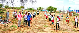வல்லக்கோட்டை முருகன் கோயில் வளாகத்தில் மரக்கன்றுகள் நடவு