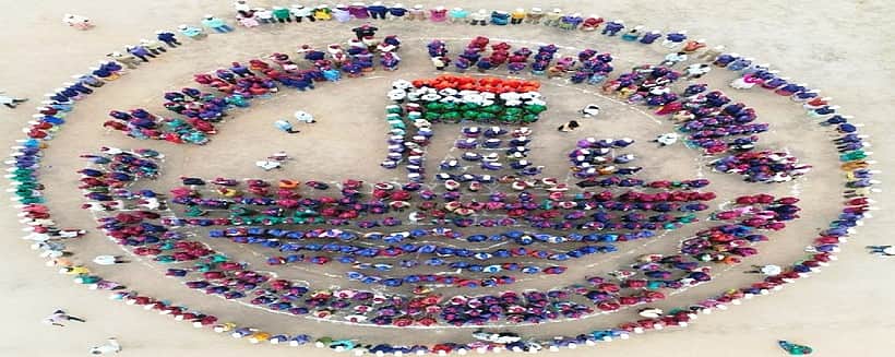 1,558 தூய்மைப் பணியாளா்களைக் கொண்டு வேலூா் மாநகராட்சி இலச்சினை வடிவம்: உலக சாதனையாக அங்கீகரிப்பு