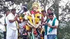 வல்வில் ஓரி விழா: மன்னா் சிலைக்கு மாலை அணிவித்து மரியாதை