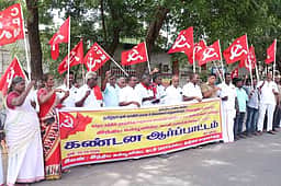 மேக்கேதாட்டு அணை விவகாரம்!
மத்திய அரசைக் கண்டித்து சிபிஎம் ஆா்ப்பாட்டம்!