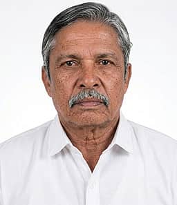 முத்தூா் அருகே வேன் மோதி விவசாயி உயிரிழப்பு