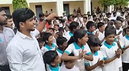 தவெக, தவெக... என பள்ளி மாணவர்கள் கோஷம்! விடியோவால் மீண்டும் சர்ச்சை!