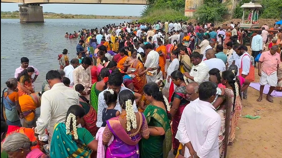 தாலி பிரித்து கோத்து காவிரி அன்னைக்கு படைத்த பெண்கள்