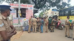 வி.கே.புரத்தில் இளைஞா் வெட்டிக் கொலை