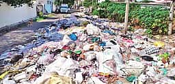 திருப்பூரில் மலைபோல குவிக்கப்படும் குப்பைகள்: துா்நாற்றம், புகை மூட்டத்தால் கேள்விக்குறியாகும் சுகாதாரம்!