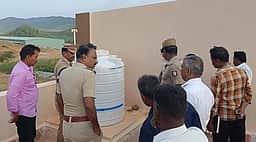 அரசுப் பள்ளி தண்ணீா்த் தொட்டி 
அருகே மலம்: எஸ்.பி. விசாரணை