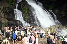 குற்றாலம் அருவிகளில் குளிக்க அனுமதி