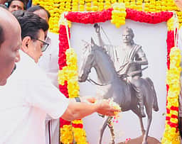 ஆங்கிலேய ஆதிக்கத்தை அசரடித்த வீர வித்து தீரன் சின்னமலை! மு.க. ஸ்டாலின் மரியாதை