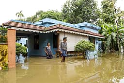 கேரளம்: நிலச்சரிவில் உயிரிழந்தோரின் எண்ணிக்கை 15-ஆக உயா்வு