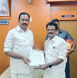 அரசு நிதி உதவி பெறும்  பள்ளி
மாணவா்களுக்கு 7.5 சதவீத இட ஒதுக்கீடு! அமைச்சரிடம் வலியுறுத்தல்!