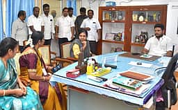 புதுக்கோட்டை அரசு மகளிா் கல்லூரியில் அடிப்படை வசதிகள்: அமைச்சா் உறுதி