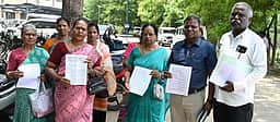 சாலை ஆக்கிரமிப்பை அகற்றக் கோரி மனு