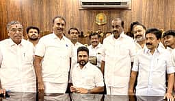 அதிமுகவில் புதிய பதவிகளை ஏற்கமாட்டோம்