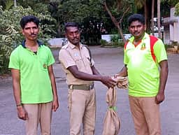 வீட்டில் புகுந்த உடும்பு மீட்பு