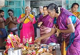 ஆடிப் பெருக்கு! தாமிரவருணி நதிக்கு சீர்வரிசைகளுடன் சிறப்பு பூஜை!!