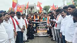உதயநிதியின் பேச்சைக் கண்டித்து திருவண்ணாமலையில் தவெக ஆா்ப்பாட்டம்