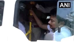 உதயநிதி கைது! காவல் வாகனத்தில் தஞ்சை அழைத்துச் செல்லப்படுகிறார்!
