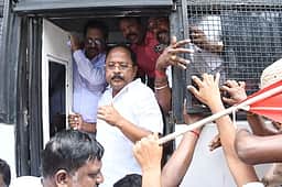 உதயநிதி ஸ்டாலின் கைது: திமுகவினா் மறியல் போராட்டம்