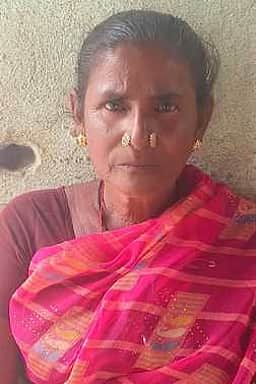 மூதாட்டி அடித்துக் கொலை: தந்தை, மகன் கைது