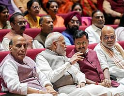 வேலைவாய்ப்பு, விளையாட்டுத் துறை சாதனைகள்:
பிரதமா் தலைமையில் தே.ஜ. கூட்டணி ஆலோசனை