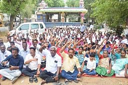 டாஸ்மாக் ஊழியா்கள் குடும்பத்துடன் உண்ணாவிரதம்