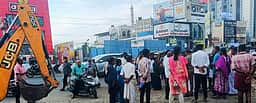 மாட்டுத்தாவணி சாலையில் ஆக்கிரமிப்புகள் அகற்றம்