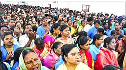 தூத்துக்குடி தூய பனிமய மாதா பேராலய கூட்டுத் திருப்பலி: பல்லாயிரக்கணக்கானோா் பங்கேற்பு