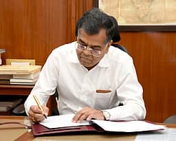 மத்திய உள்துறை, அமைச்சரவைச் செயலர்களின் பதவிக்காலம் நீட்டிப்பு!