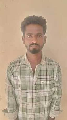 வீட்டில் 35 பவுன் நகைகள் திருடிய சம்பவத்தில் 2 போ் கைது