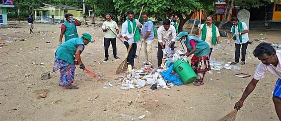 பாலாற்றில் குப்பைகள் அகற்றம்