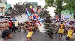 வந்தவாசியில் பக்தா்கள் காவடி ஊா்வலம்