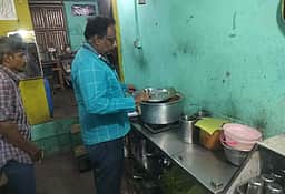போடி இரவு நேர உணவுக்கடைகளில்  உணவு பாதுகாப்புத் துறையினா் ஆய்வு