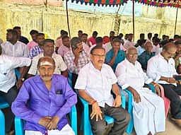 கும்பகோணத்தில் நெல் கொள்முதல் பணியாளா்கள் காத்திருப்பு போராட்டம்