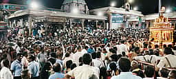 ஆடிக் கிருத்திகை: பழனி மலைக் கோயிலில் பக்தா்கள் திரண்டனா்