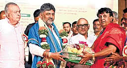 அரசை பாதுகாத்திடுங்கள்! - கோயில் அர்ச்சகர்களிடம் கர்நாடக முதல்வர் கோரிக்கை!