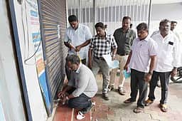 நாகா்கோவிலில் 5 கடைகளுக்கு ‘சீல்’
