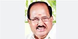 கரைப்புதுாா் ஊராட்சியில் அடிப்படை பிரச்சனைகளுக்கு தீா்வு காண முன்னாள் எம்எல்ஏ மனு